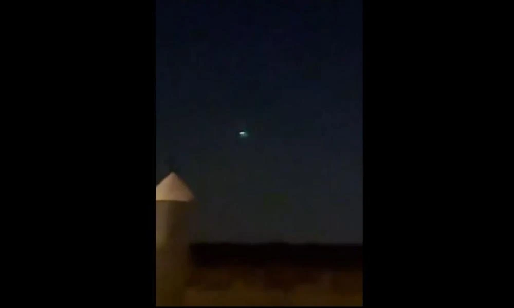 Ανατριχιαστικό βίντεο δείχνει UFO να πετά με εξωπραγματική ταχύτητα